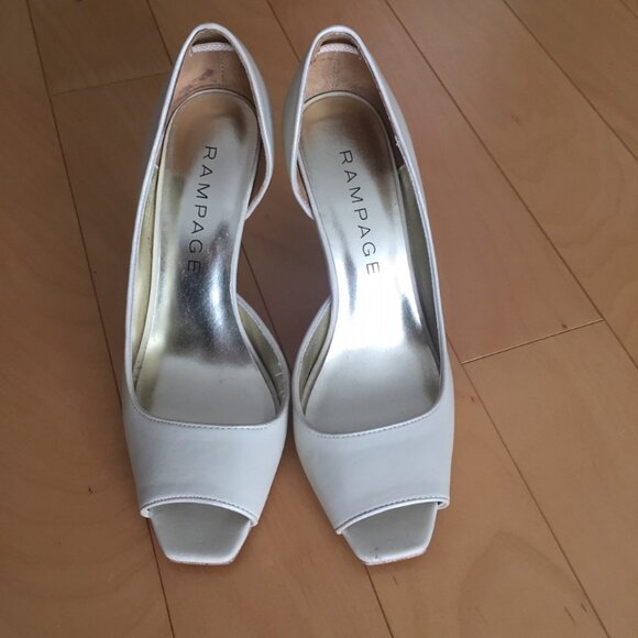 BONE COLOR BEAUTIFUL SHOES, SZ.7 - Picture 3 of 8